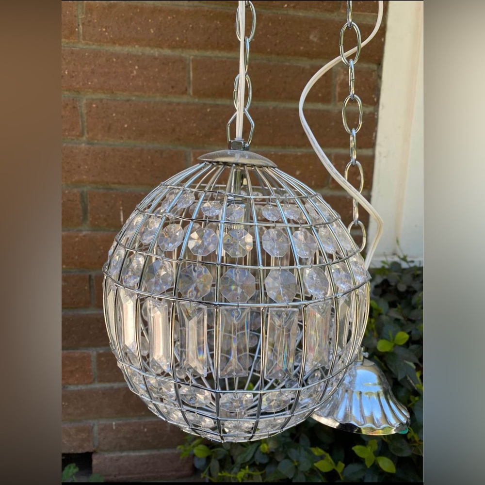 NWT Beautiful Hanging Crystal Lamp/Light Ball.